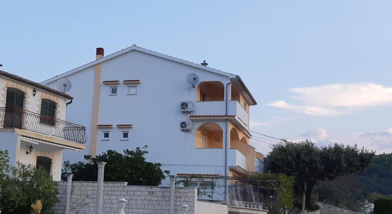 Guest House Violeta Palit Екстериор снимка